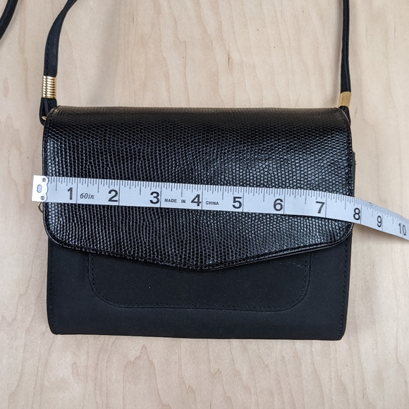 Black, Crossbody Multi-Compartment Small Busy Bag - Picture 9 of 10